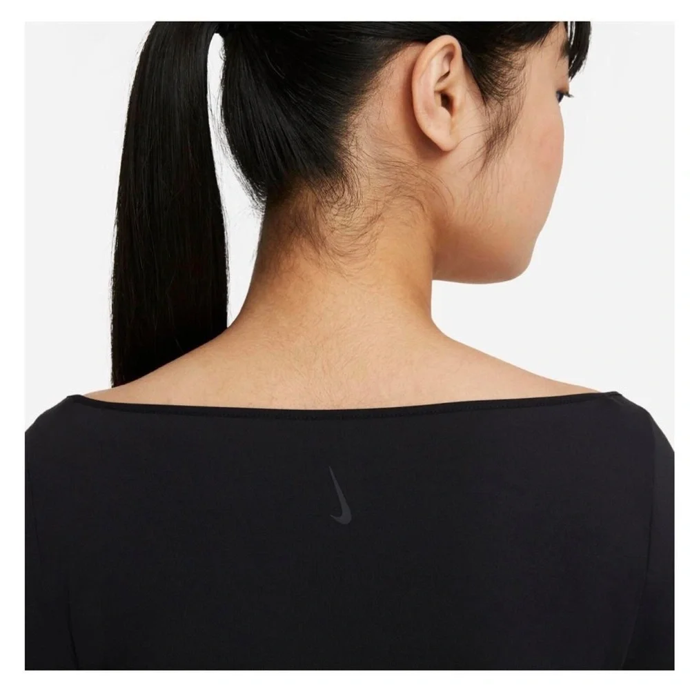 Nike Yoga Long-Sleeve Top size medium nwt new with tags stretch sheath fitted